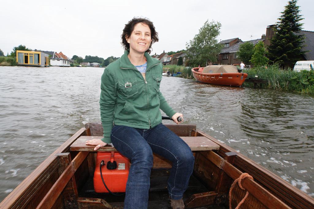 2008-05-25-15.04.42 Vivi auf Boot